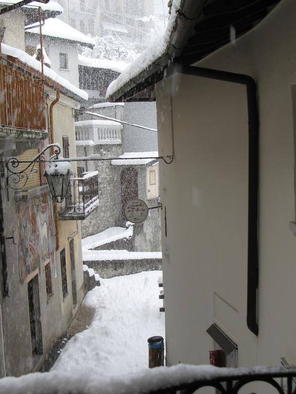 Locanda Del Pittore Arcumeggia Exteriör bild