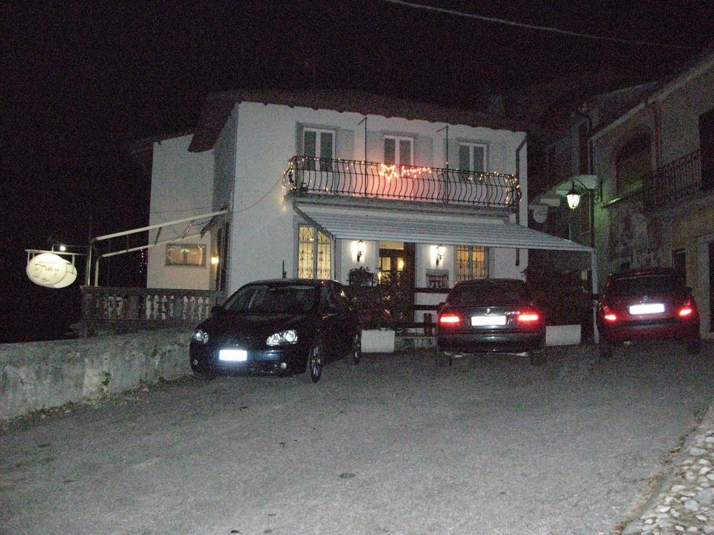 Locanda Del Pittore Arcumeggia Exteriör bild