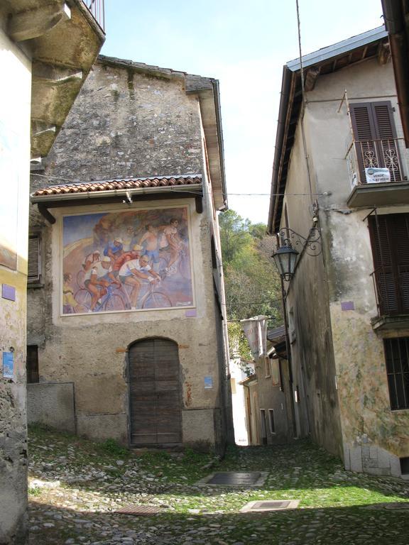 Locanda Del Pittore Arcumeggia Exteriör bild