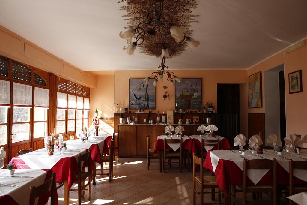 Locanda Del Pittore Arcumeggia Exteriör bild